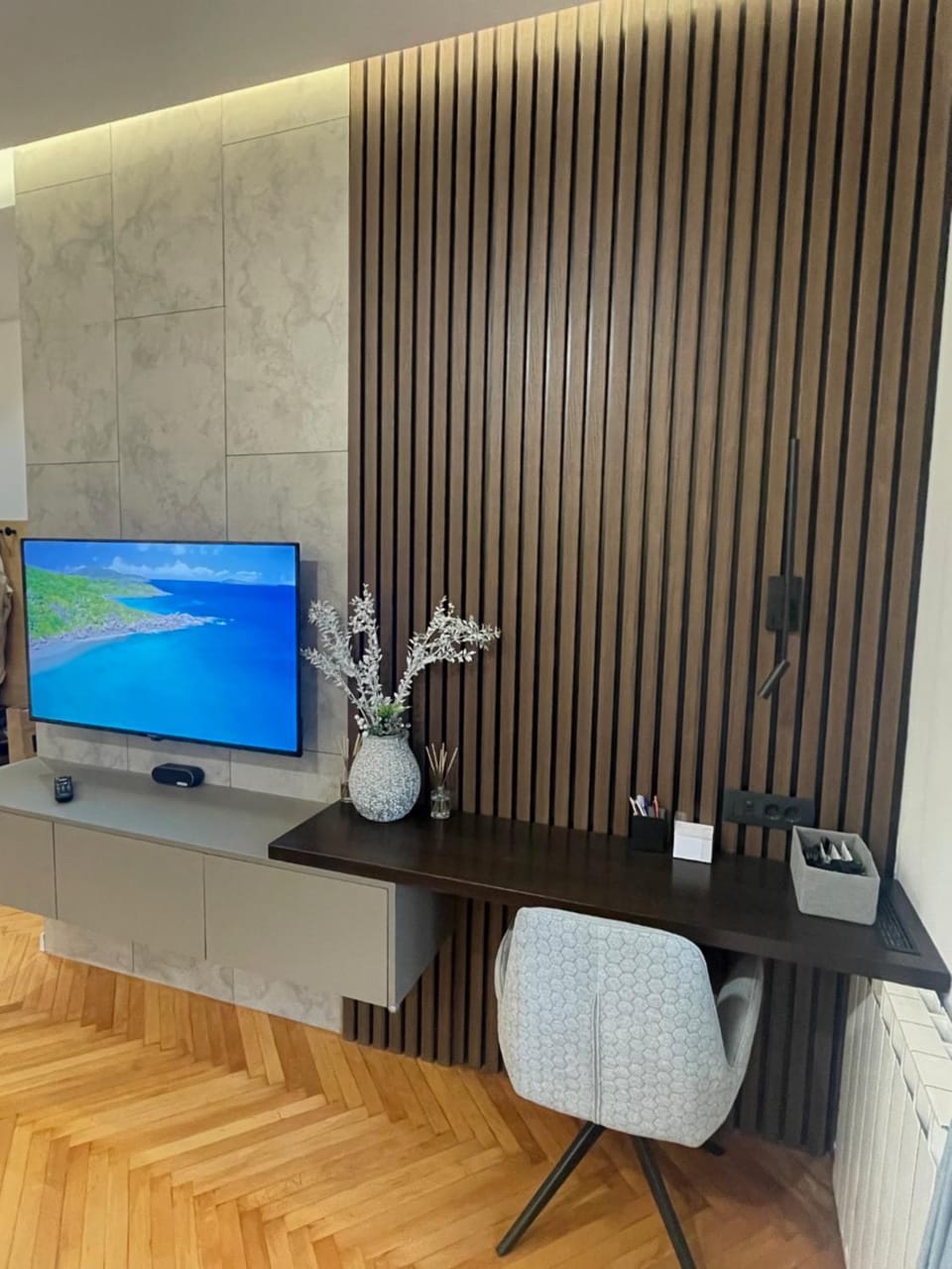 TV and multimedia, Seating area