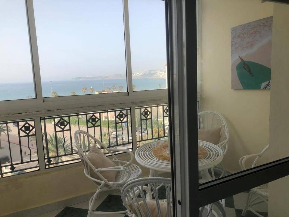 Vintage sea view apartment with pool Apartment in Tangier