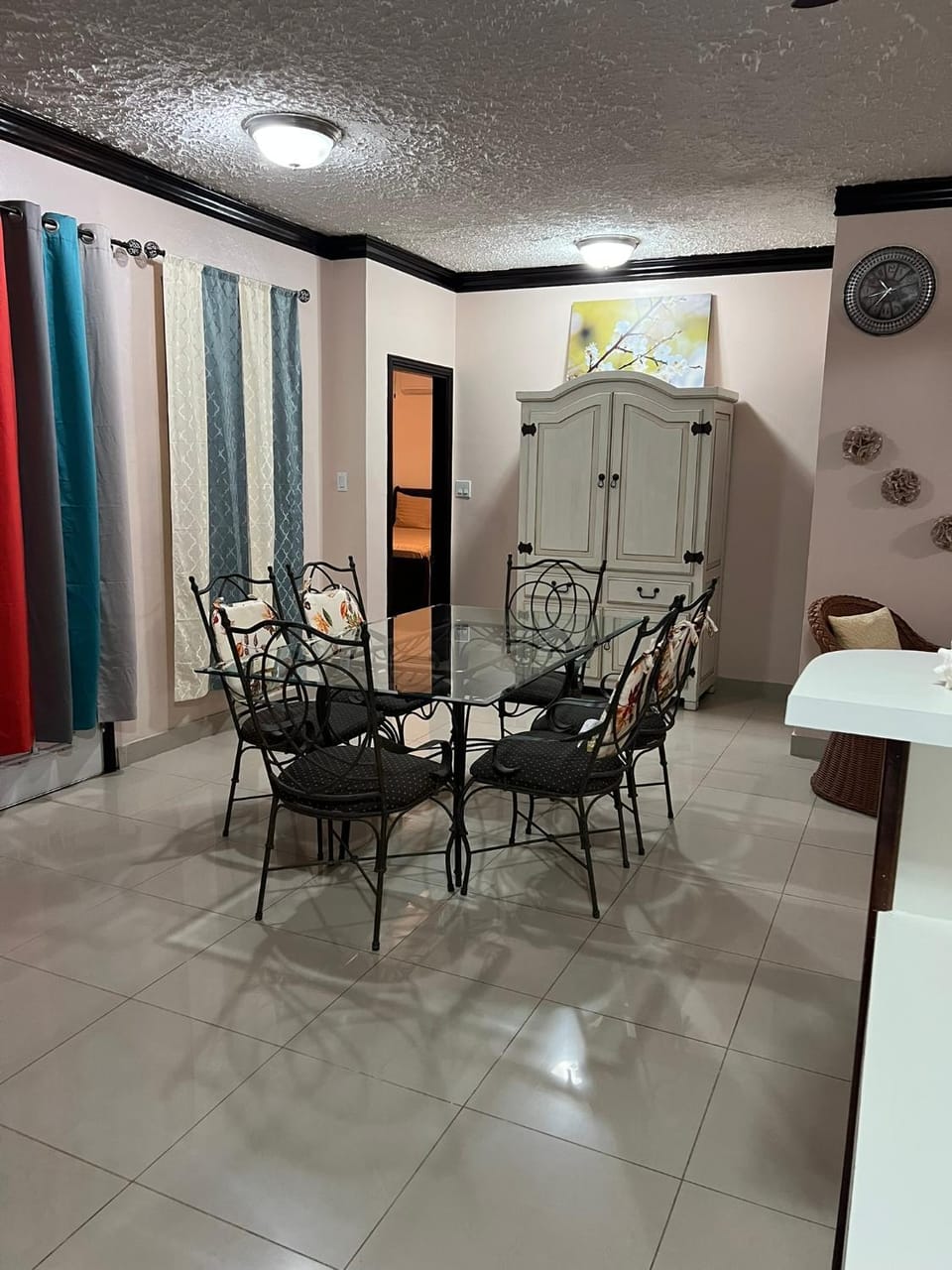 Steps Away from Adventure -2bedroom & 2 Bath Apartment in Venetian Road Settlement