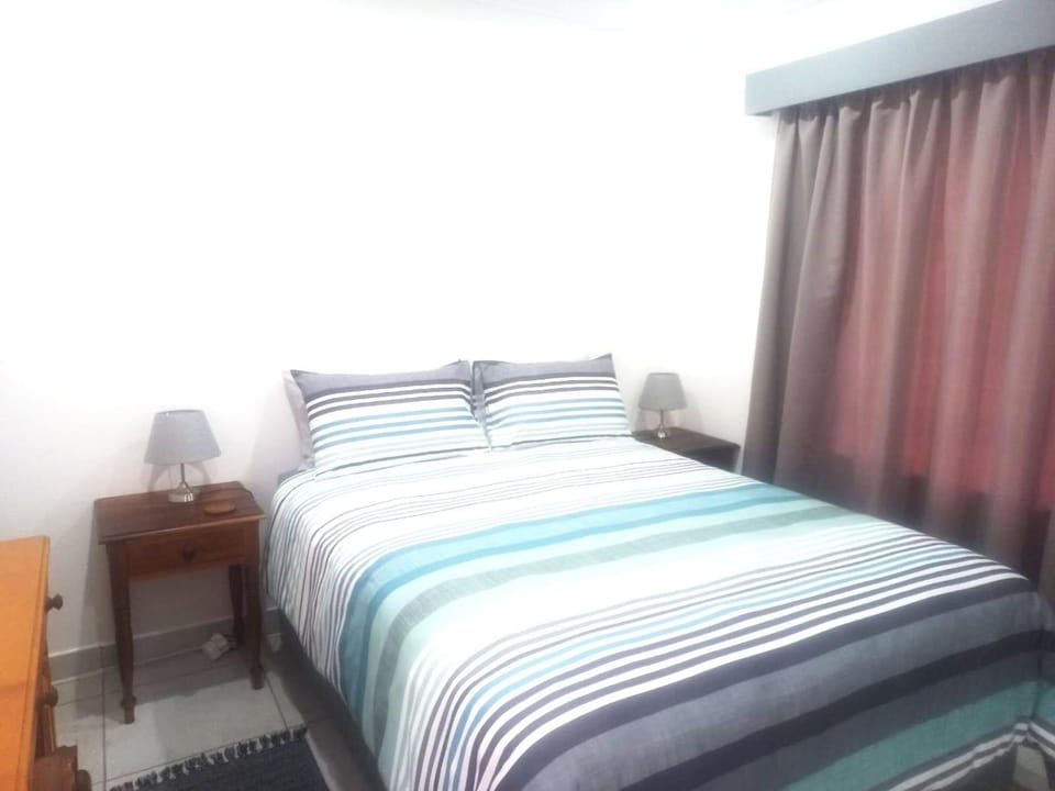 Photo of the whole room, Decorative detail