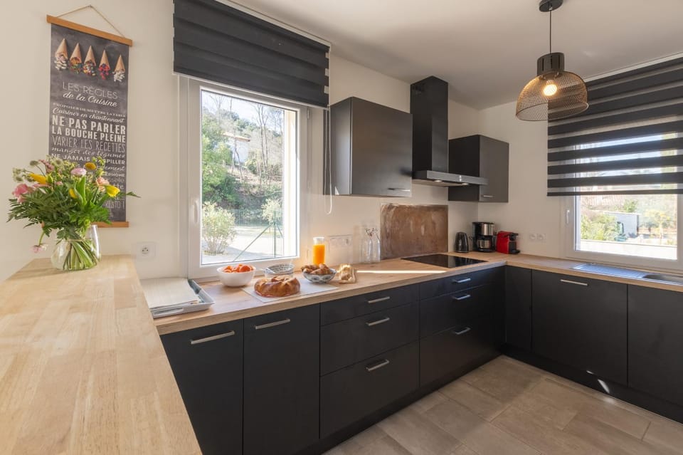 Coffee/tea facilities, Food and drinks, stove, toaster