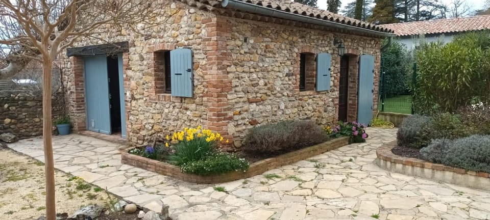 Charme authentique au coeur de saint victor malcap Villa in Occitanie
