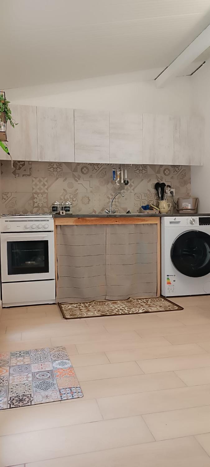 Kitchen or kitchenette, stove, washing machine