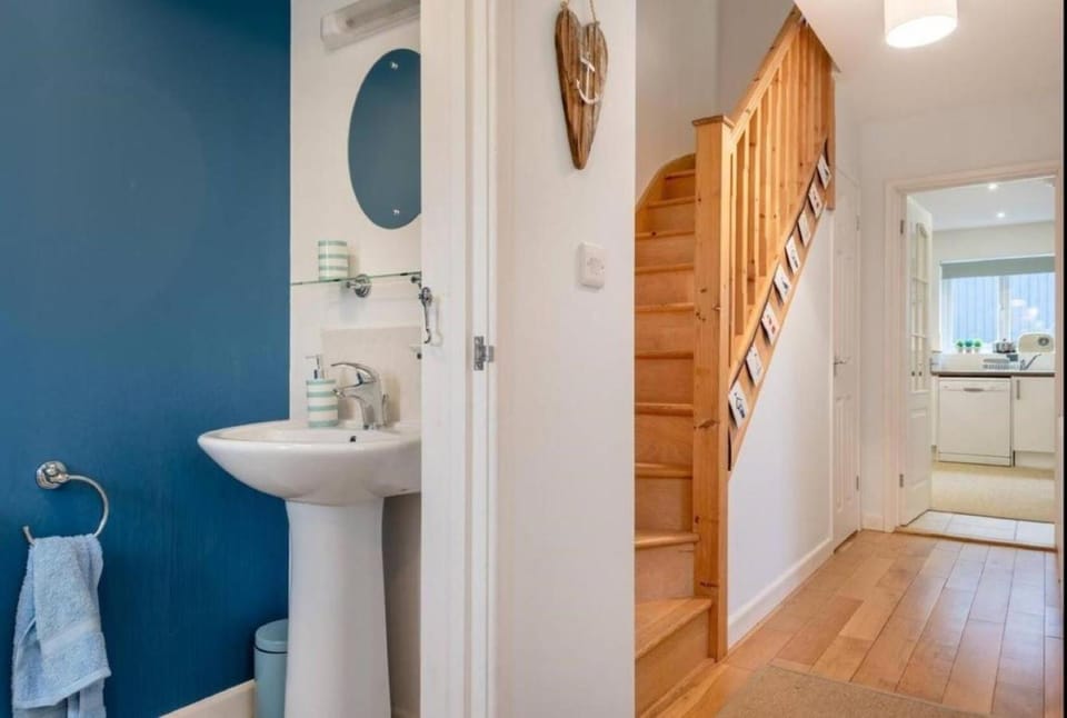 Bathroom, towels