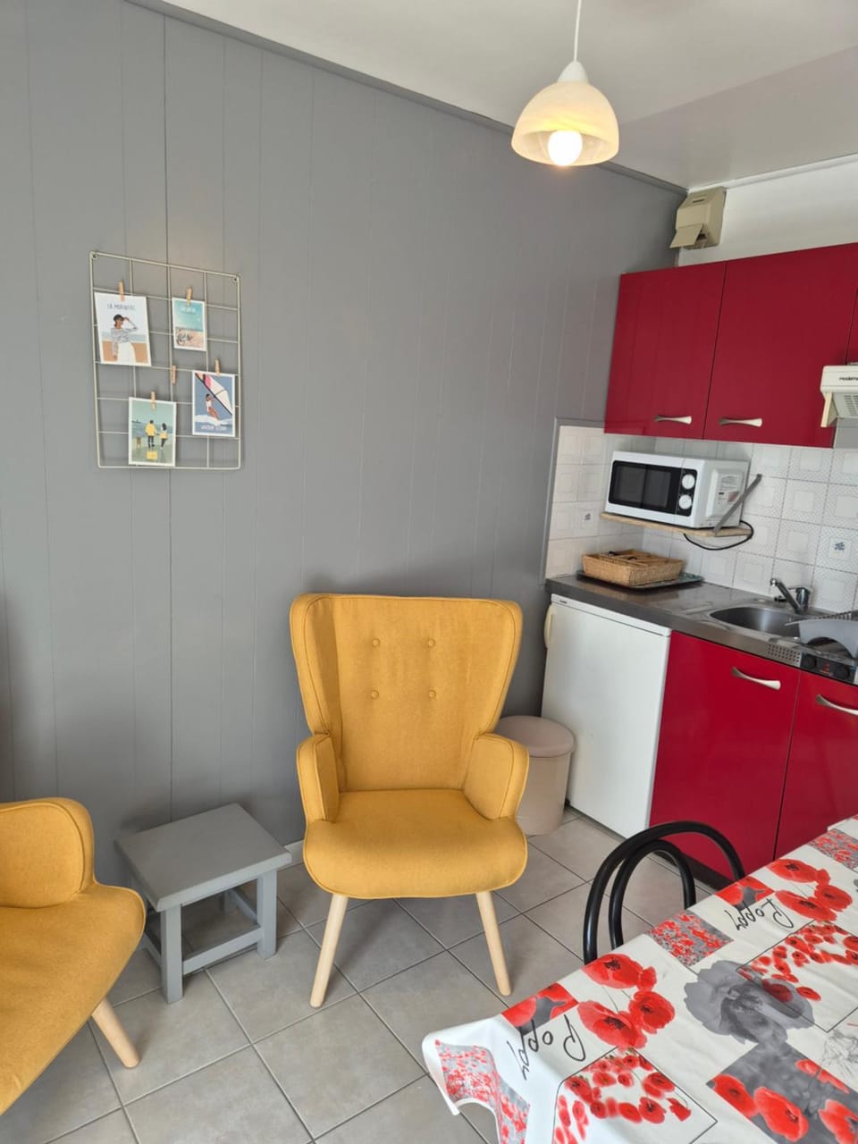 Kitchen or kitchenette, Living room, Seating area, Dining area, toaster