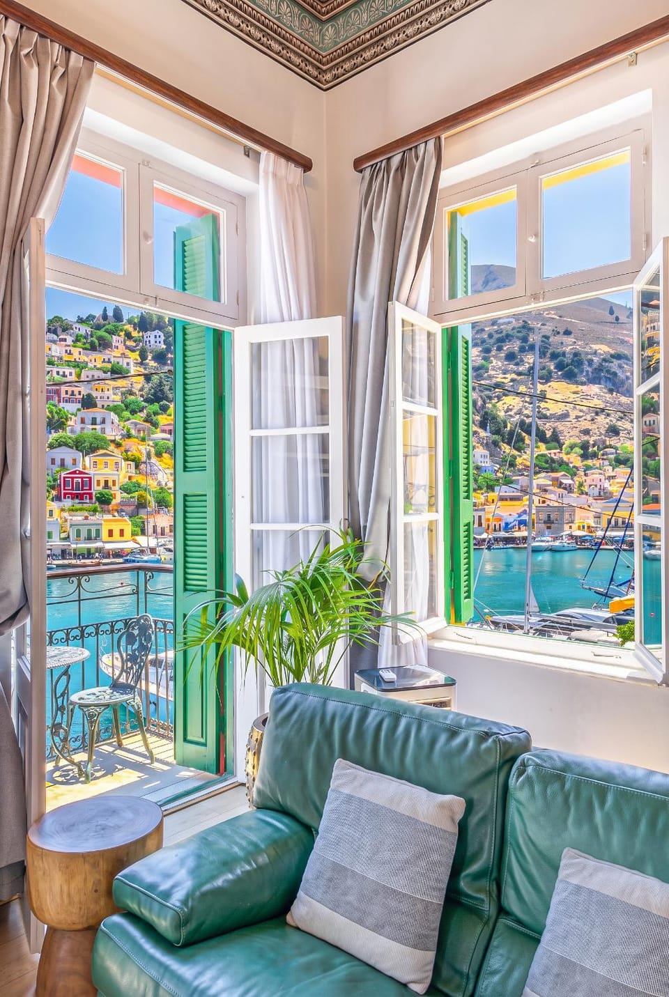 View (from property/room), Balcony/Terrace, Living room, Seating area