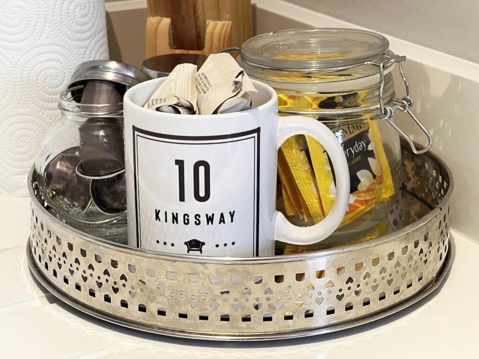 Apt 4, 10 Kingsway in a stylish Georgian Building Apartment in England