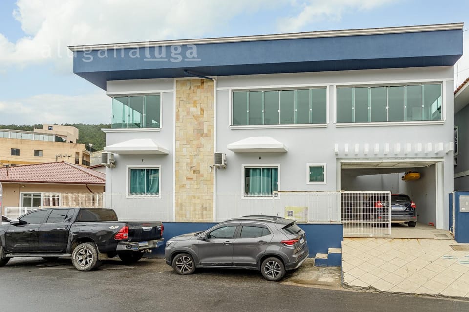 Spacious home 100m from the beach Comfort House in Florianopolis