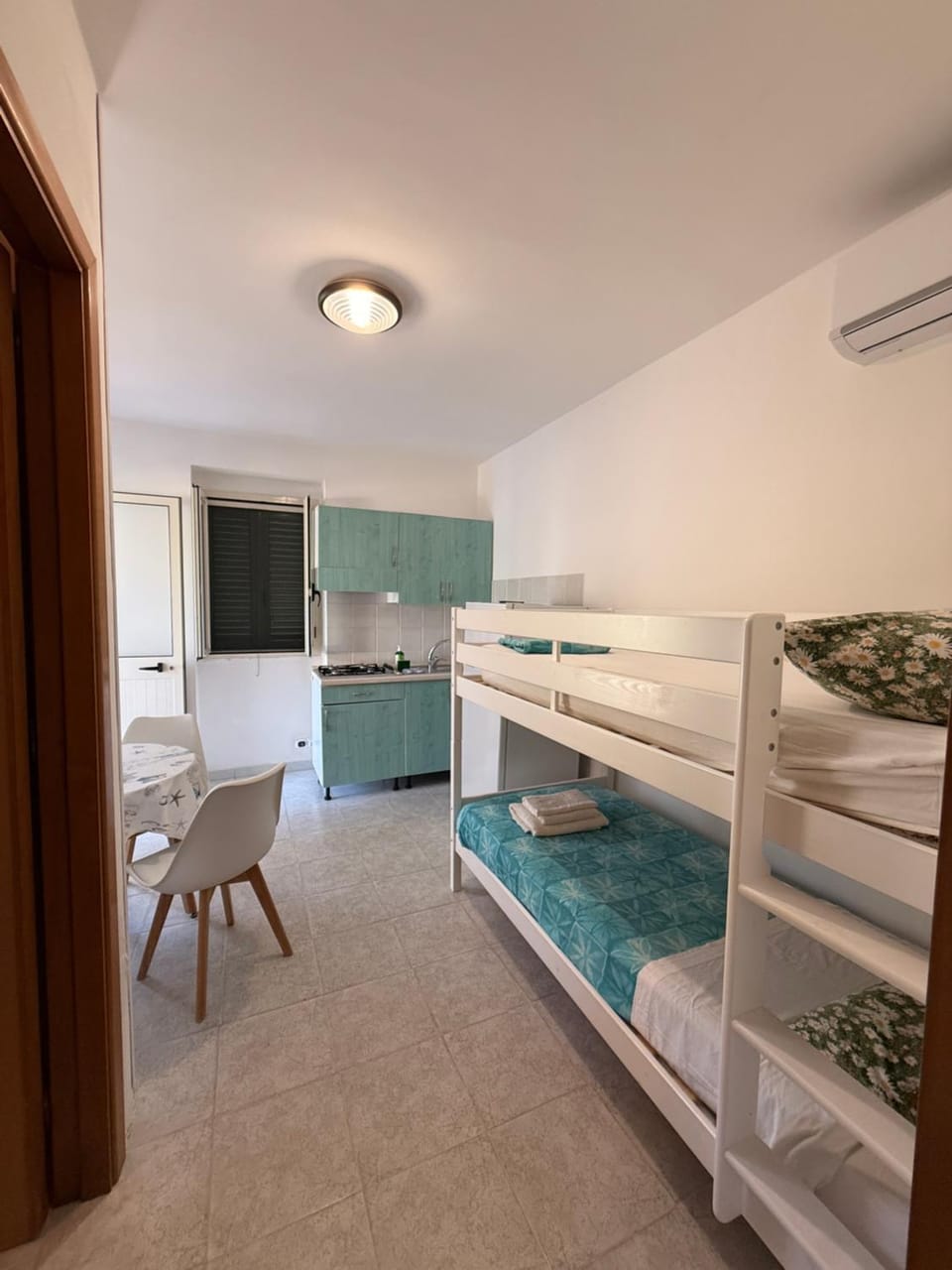 Bed, Kitchen or kitchenette, bunk bed