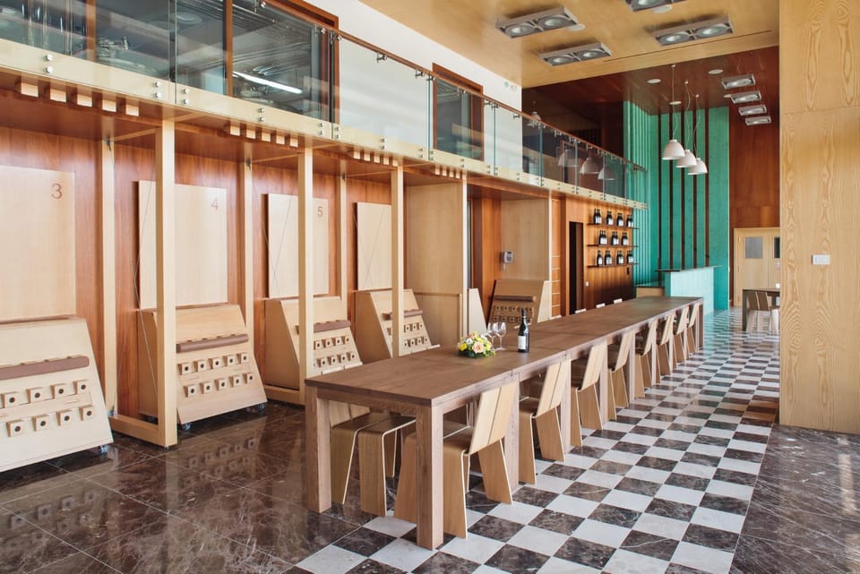 Restaurant/places to eat, Seating area