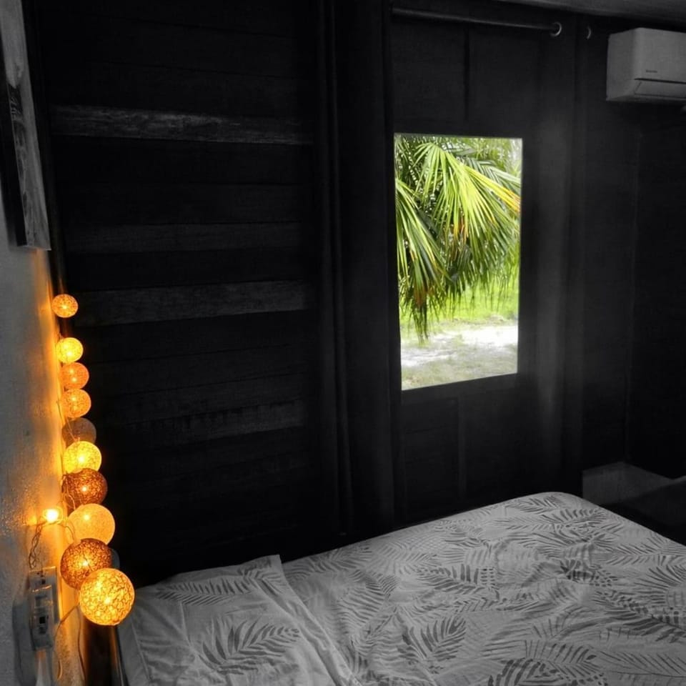 Night, Natural landscape, Bedroom, storage, air conditioner