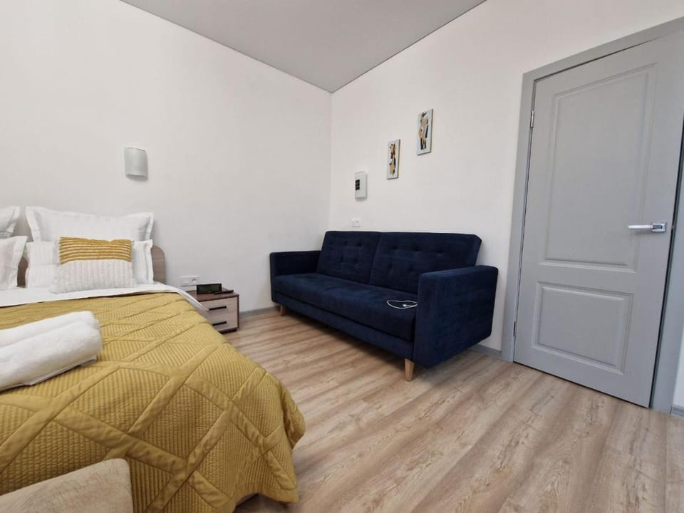 Bed, Living room
