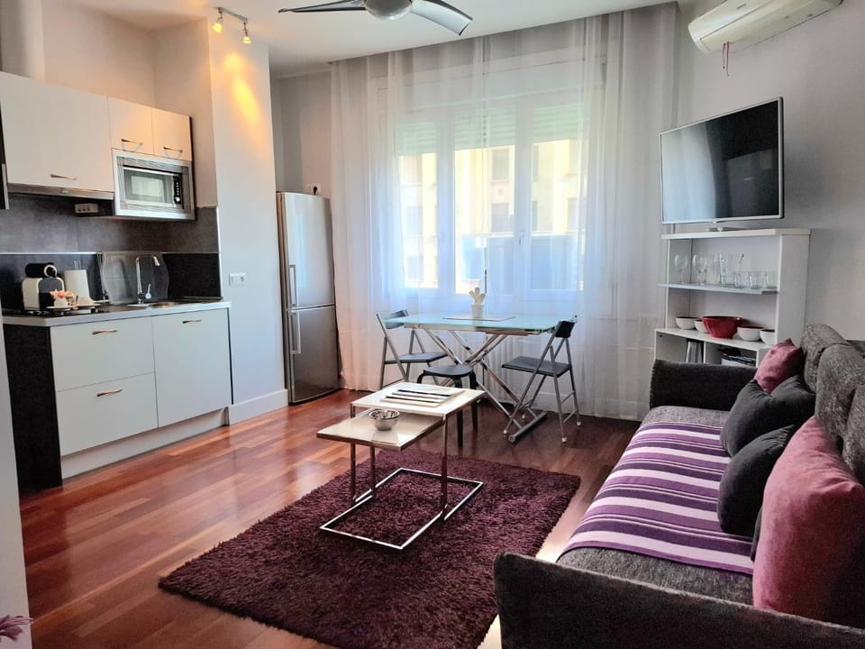 Living room, Dining area, air conditioner