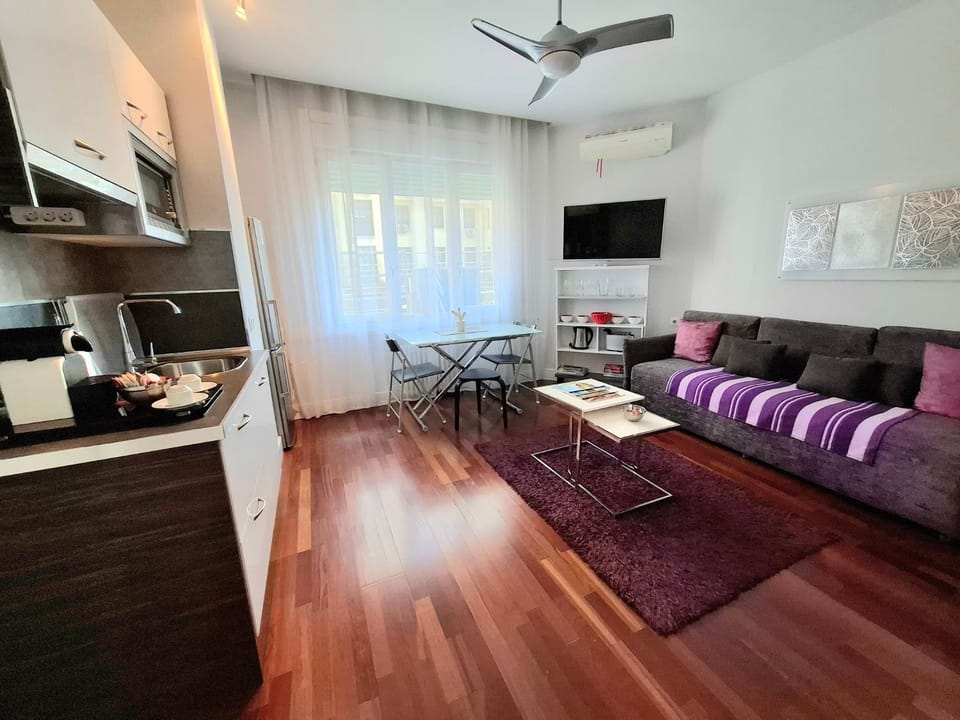 Kitchen or kitchenette, Living room, Dining area