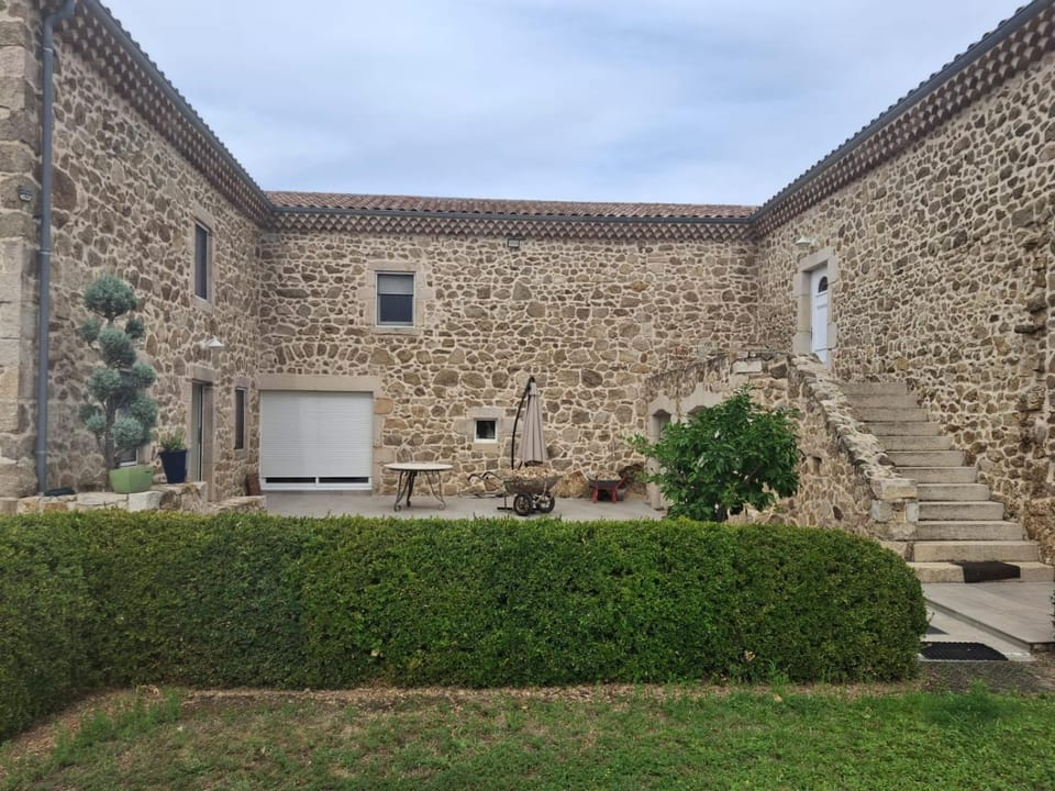 AU CLOS DES VESSETTEs House in Auvergne-Rhône-Alpes