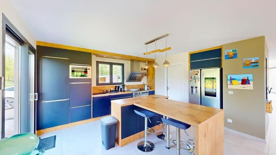 Kitchen or kitchenette, Kitchen or kitchenette, Dining area, oven, stove