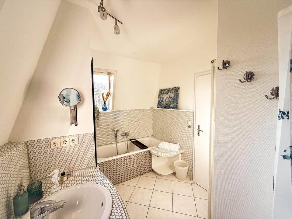 Shower, Toilet, Bathroom, Bath