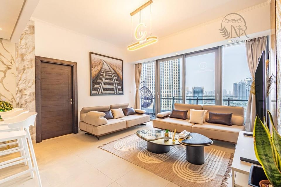 Nomad Retreats- Silverene tower Marina view Apartment in Dubai