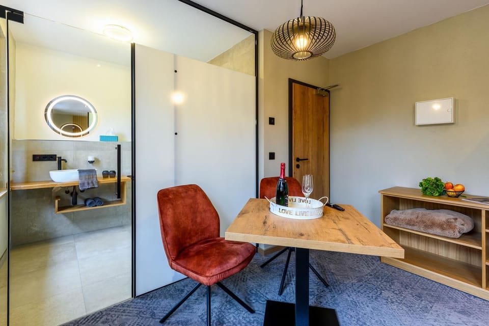 Bathroom, Dining area