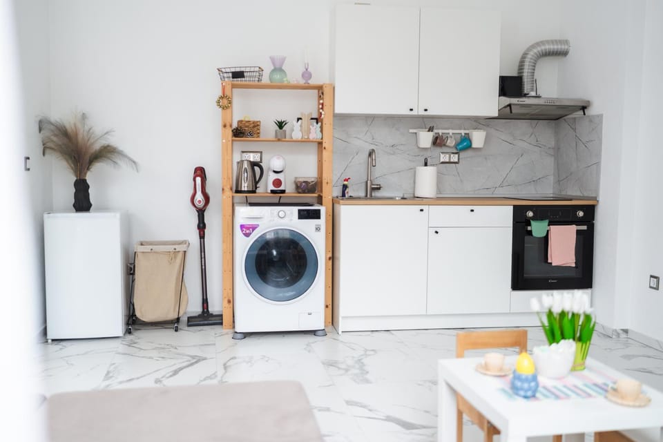 Kitchen or kitchenette, oven