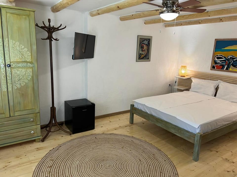 Bed, TV and multimedia, Photo of the whole room, Bedroom, wardrobe