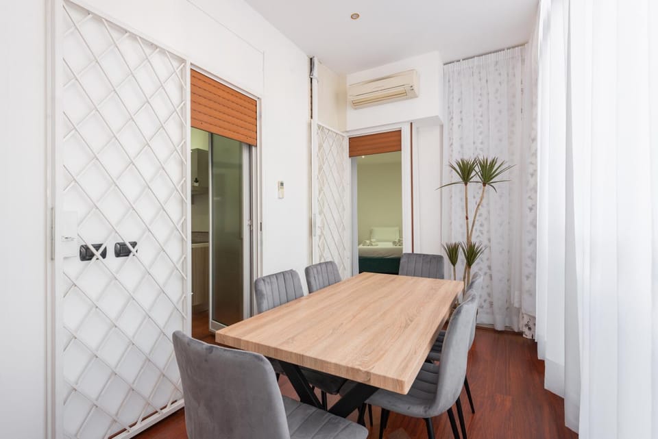 Balcony/Terrace, Living room, Seating area, Dining area, air conditioner
