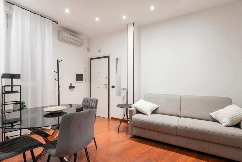 Living room, Seating area, Dining area, air conditioner