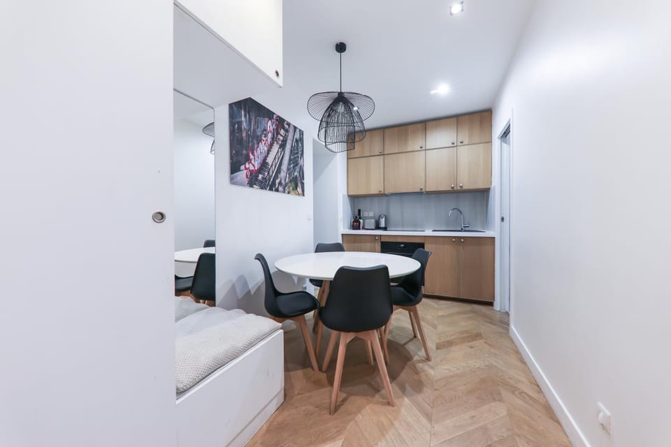 4-Star Air-Conditioned Apartment for 4, 10 min from Champs-Élysées Apartment in Paris