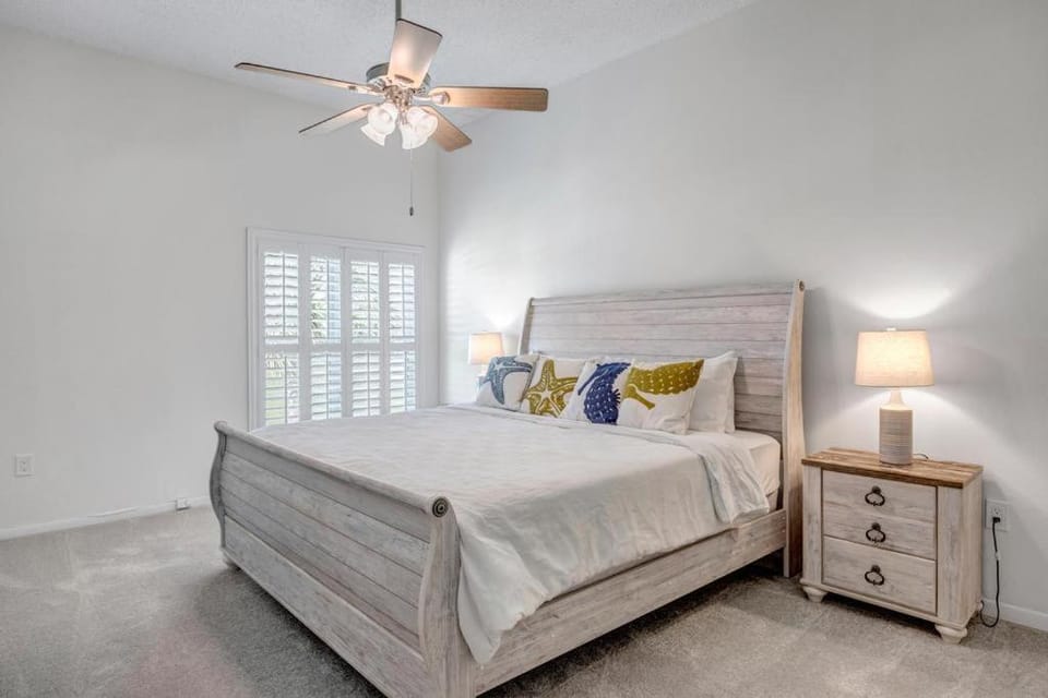 Fairway Breeze - Coastal retreat w pool access House in Sawgrass