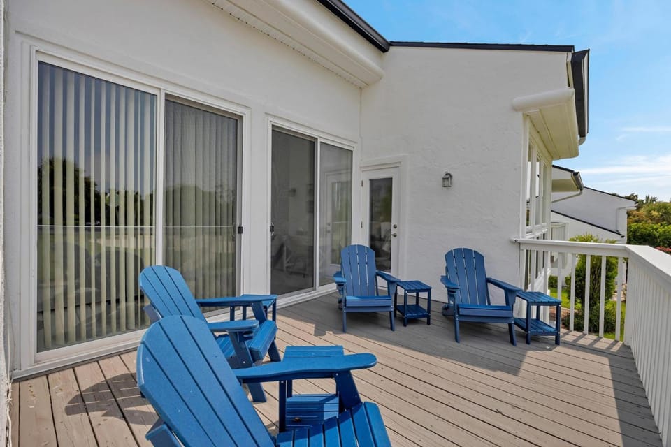 Fairway Breeze - Coastal retreat w pool access House in Sawgrass