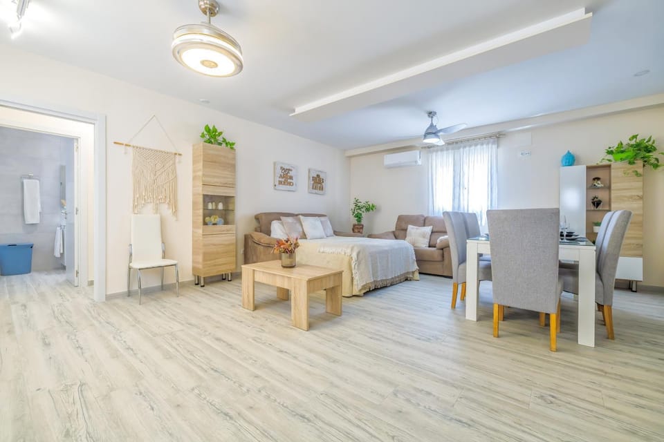 Living room, Seating area, Dining area, heating, air conditioner