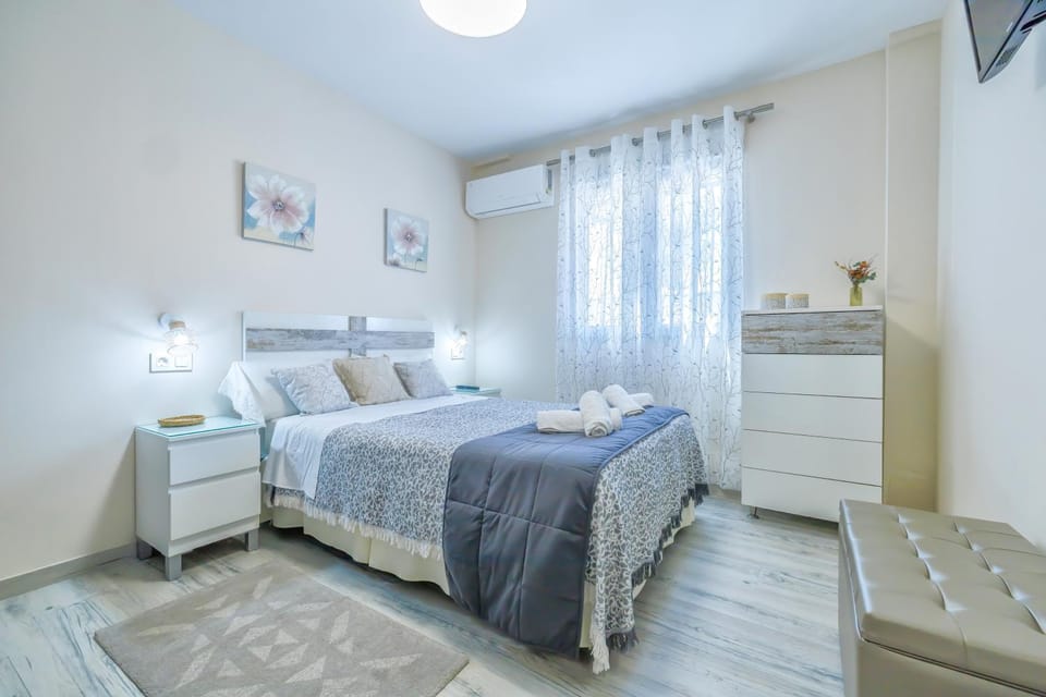 Bed, TV and multimedia, Bedroom, heating, towels