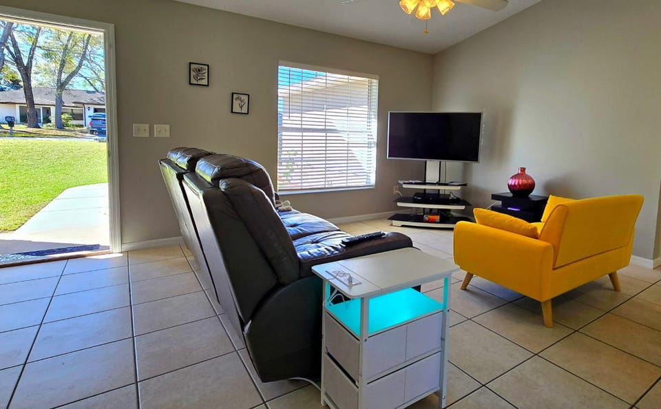 Beth's Modern at Inverness House in Florida