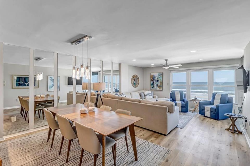 Crescent Surf - 3BR condo w pool & beach access House in Crescent Beach