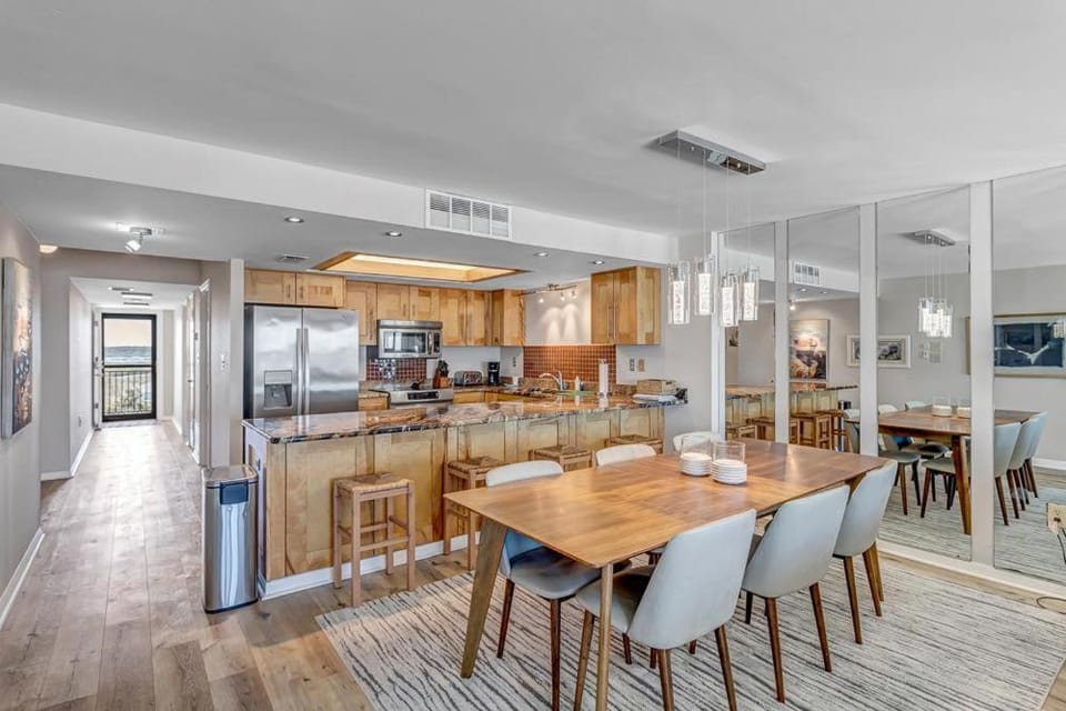 Crescent Surf - 3BR condo w pool & beach access House in Crescent Beach