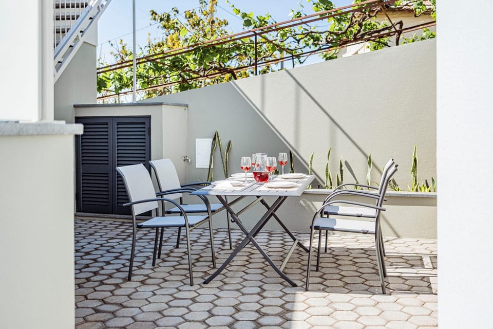 Patio, Dining area