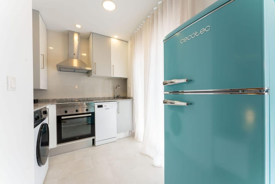 Kitchen or kitchenette, oven
