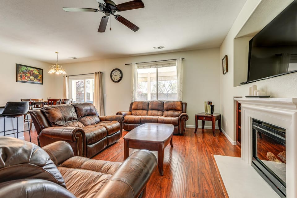 7 Mi to Dtwn Home with Fenced Yard in Roseville! House in Roseville