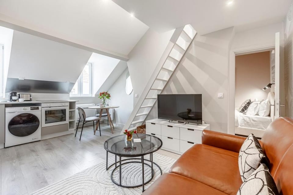 A43 Republic # 1BedRoom # Marais # Paris03 # AC Apartment in Paris