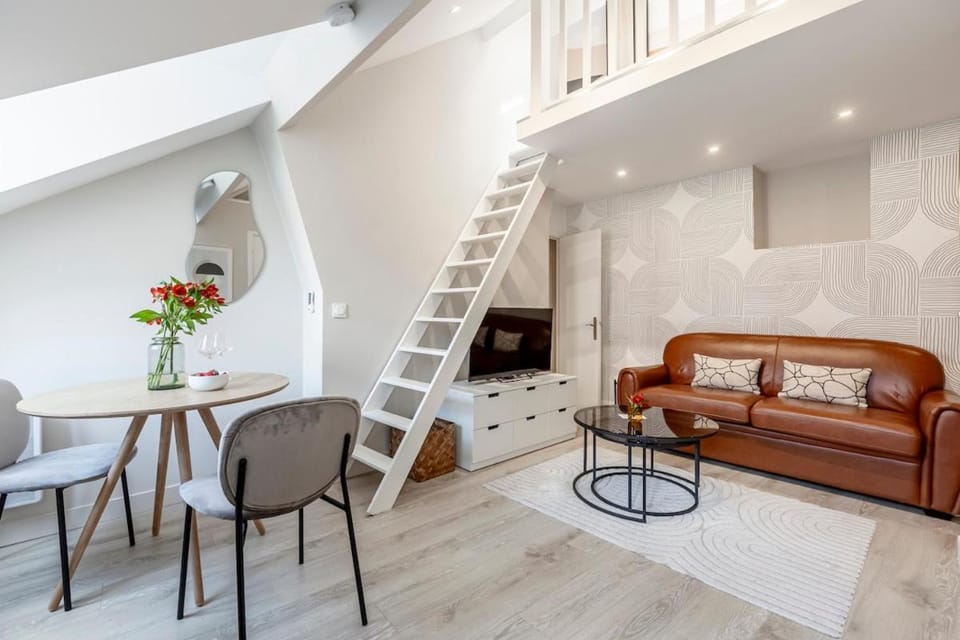 A43 Republic # 1BedRoom # Marais # Paris03 # AC Apartment in Paris