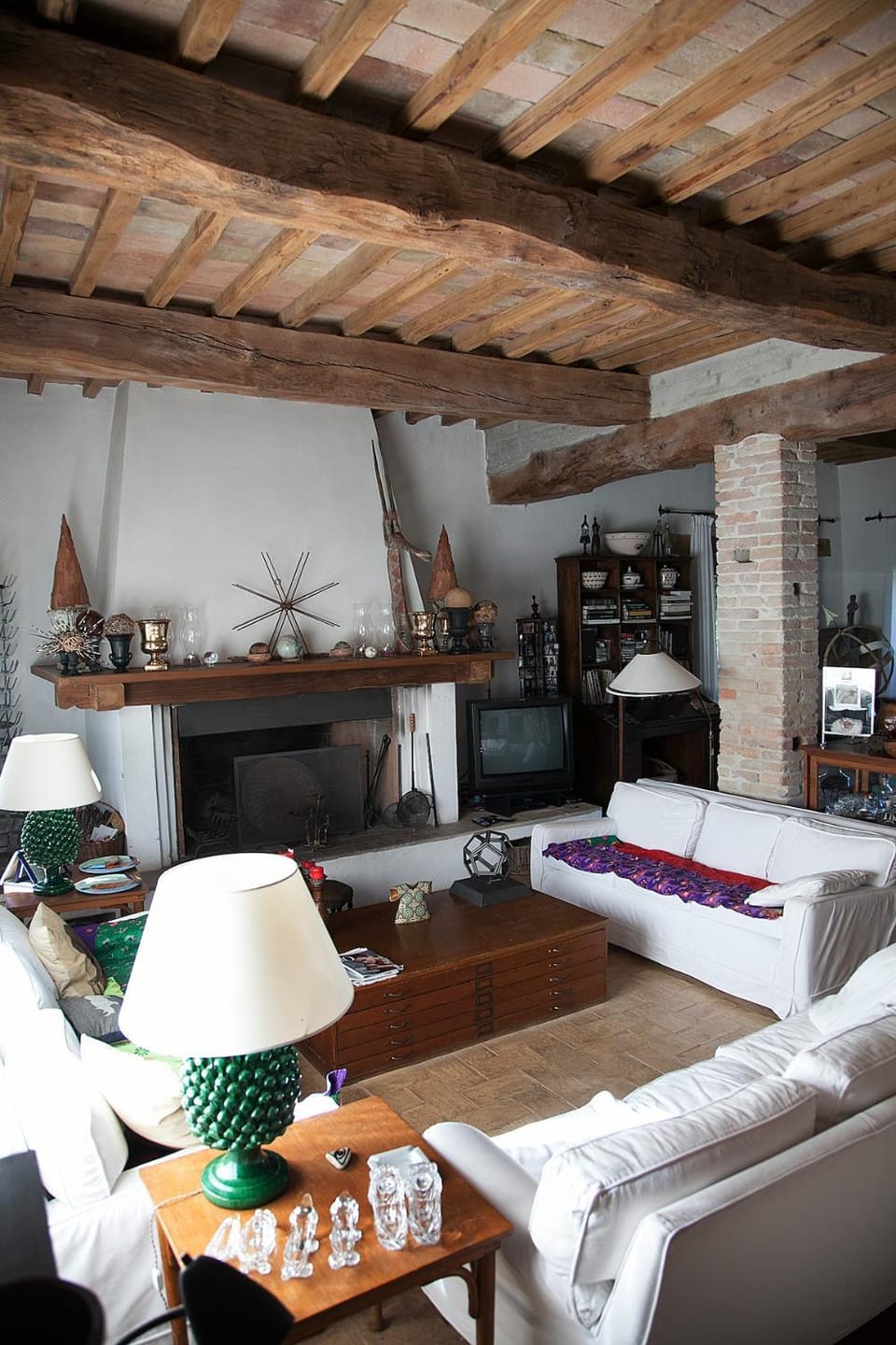 Living room, Seating area, fireplace