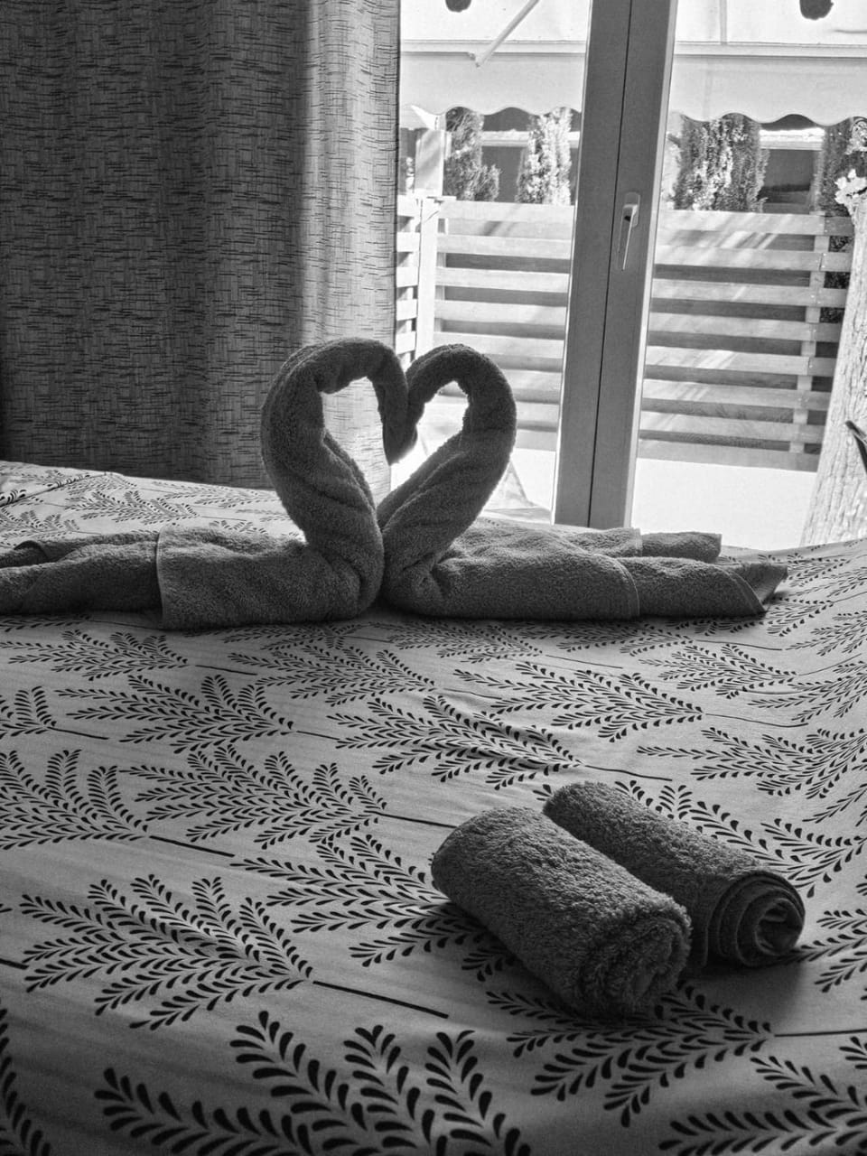 Bed, Bedroom, towels