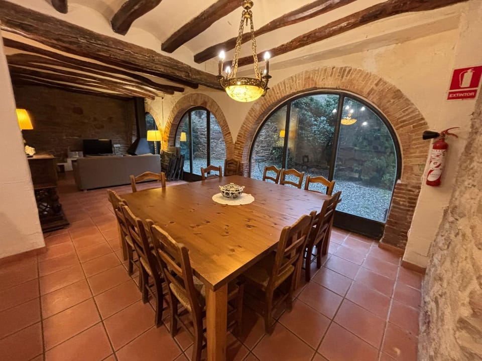 Seating area, Dining area