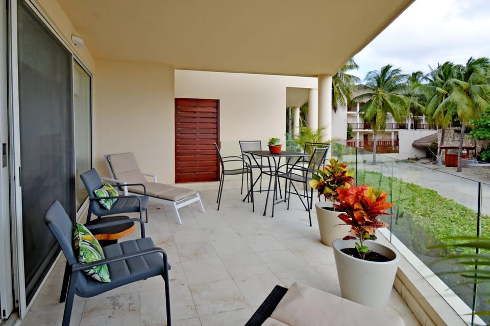 Day, Balcony/Terrace, Living room