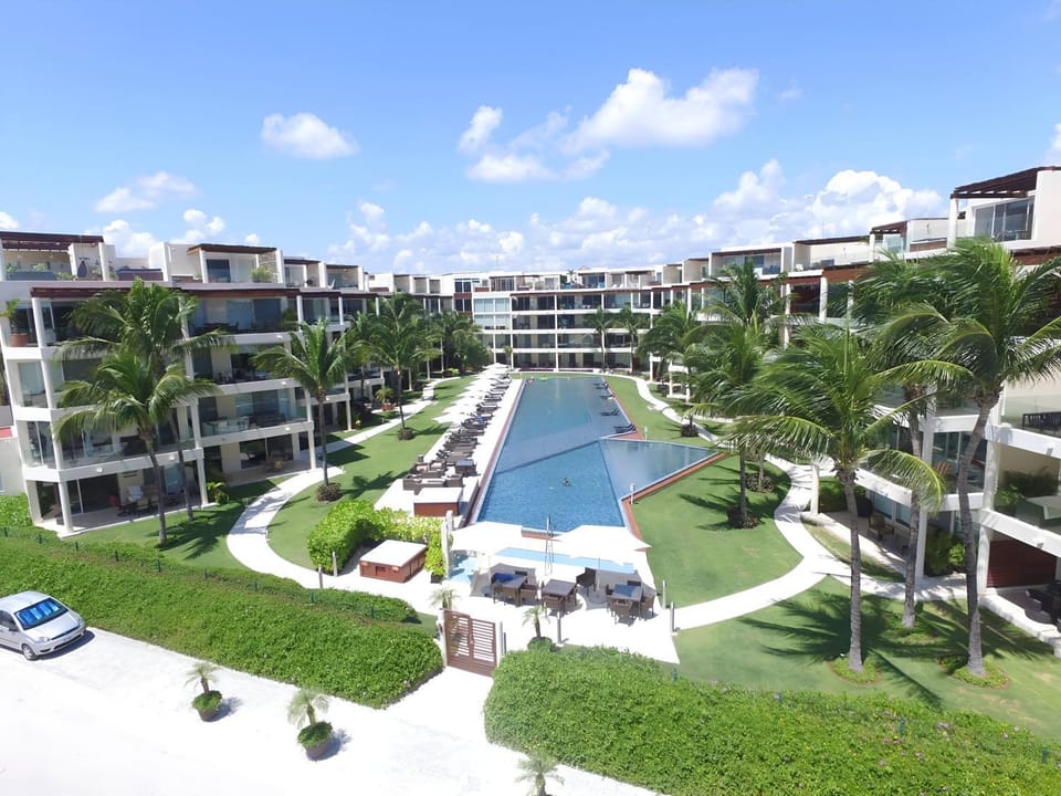 Property building, Garden, Garden view, Swimming pool, Location, sunbed