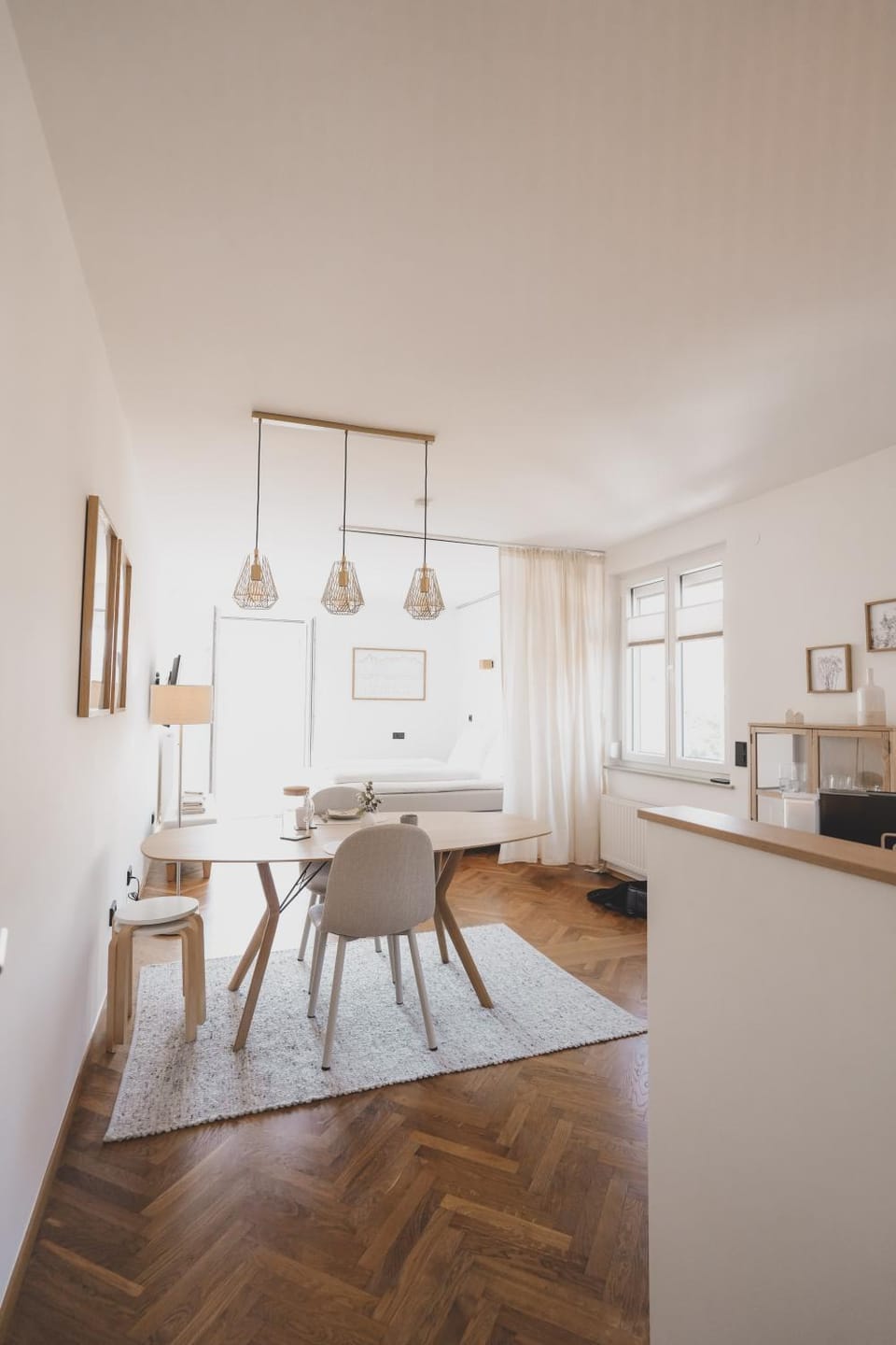 Seating area, Dining area