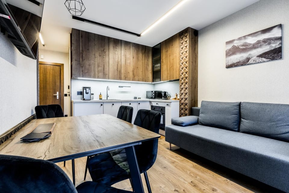 Kitchen or kitchenette, Dining area, stove