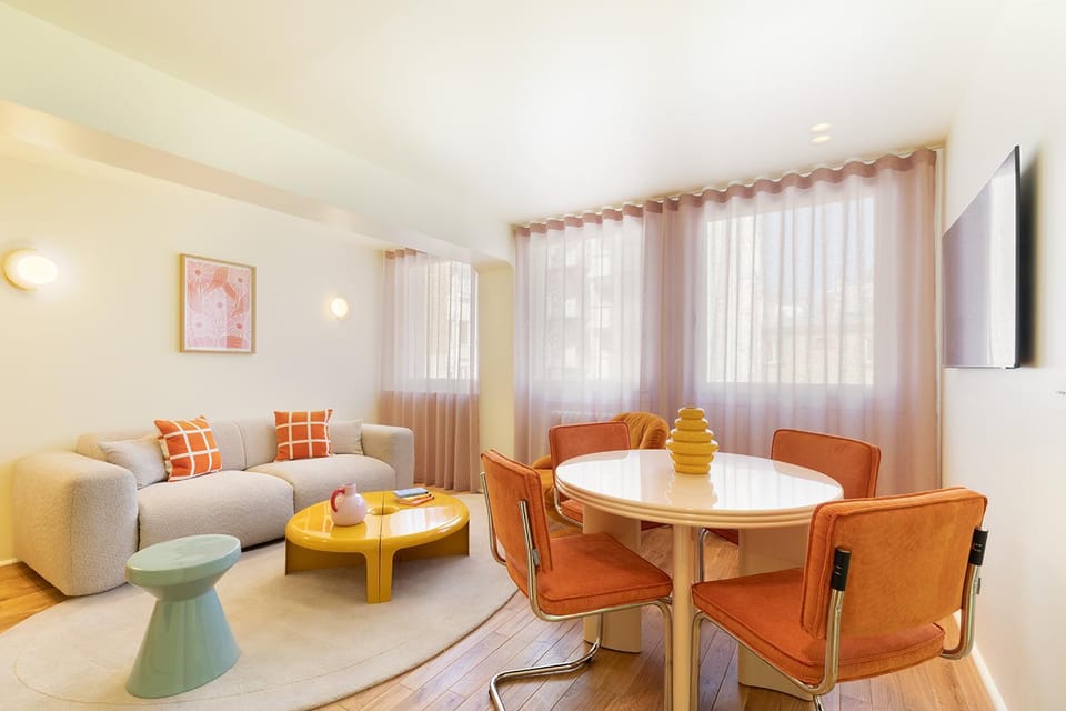 TV and multimedia, Living room, Seating area, Dining area