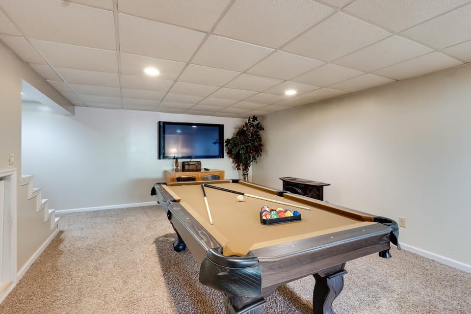 Game Room and On-Site Pond Laurelville Retreat! House in Ohio