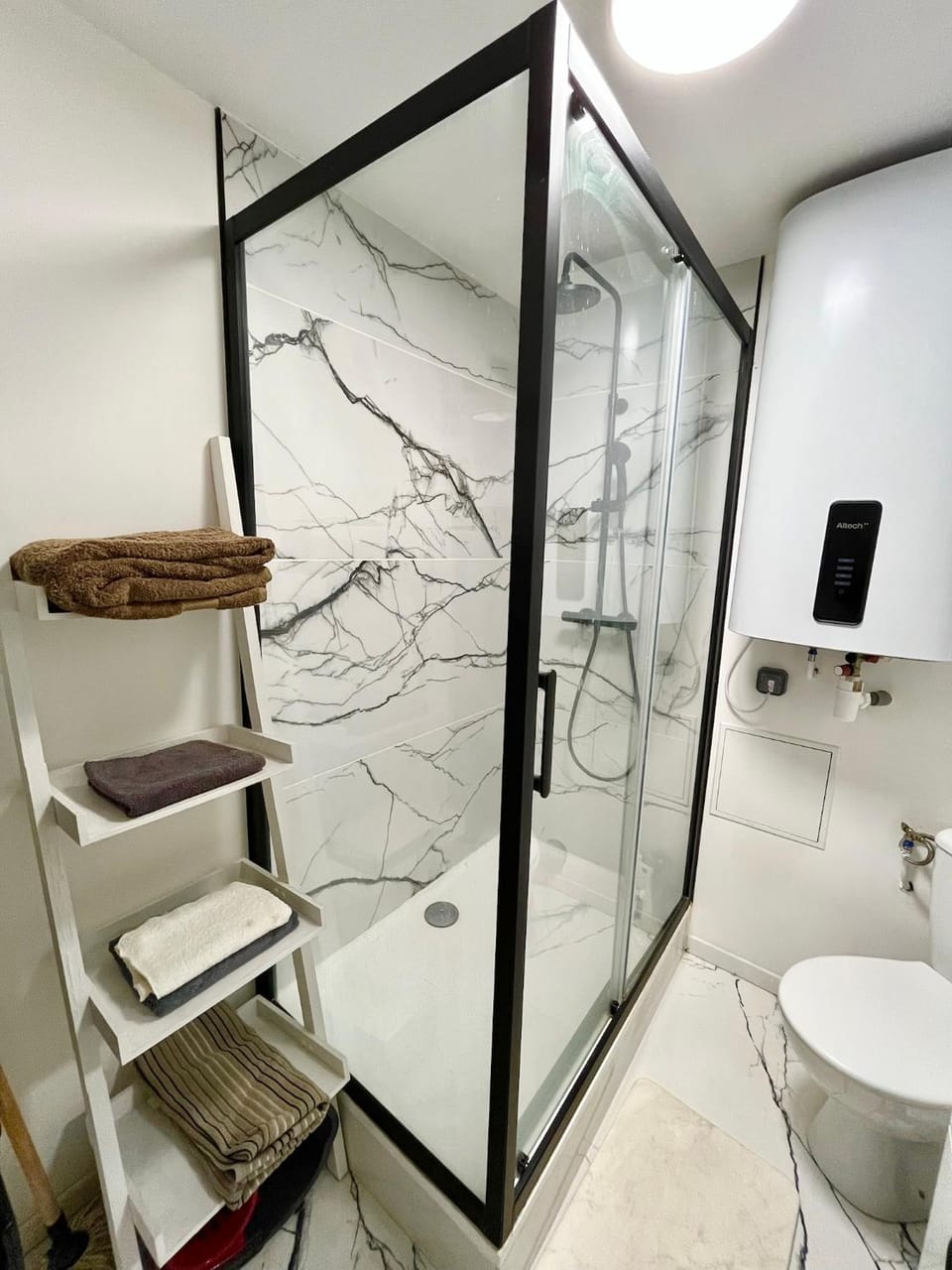 Shower, Toilet, Bathroom